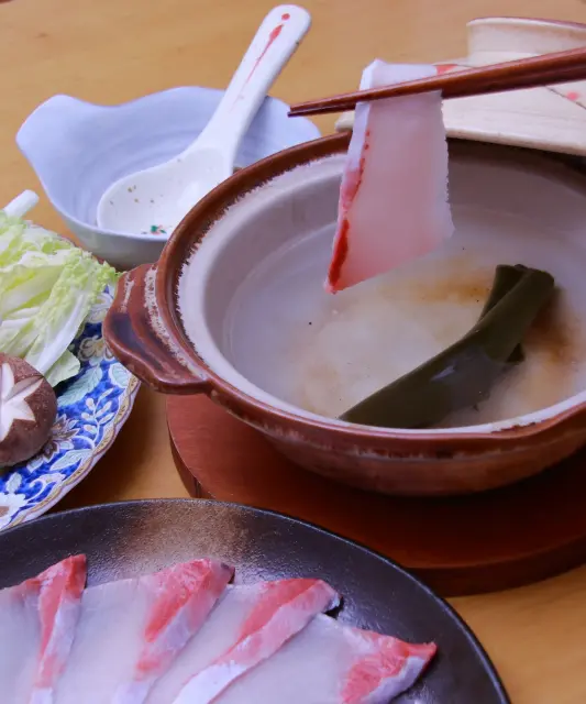 愛媛県宇和海産　養殖ブリ　丸ごと１本　約3.5kg～4㎏(未処理)　神経〆　ブリしゃぶ　お刺身　ブリ照り　ブリトロ