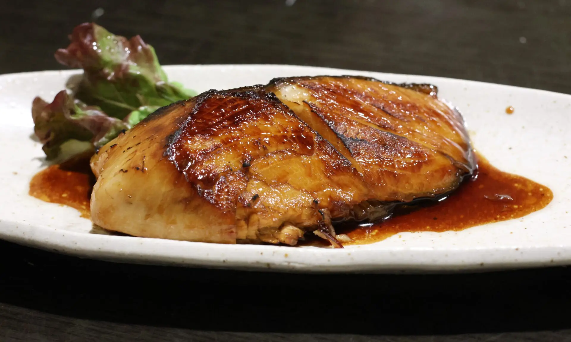 愛媛県宇和海産　養殖ブリ　丸ごと１本　約3.5kg～4㎏(未処理)　神経〆　ブリしゃぶ　お刺身　ブリ照り　ブリトロ