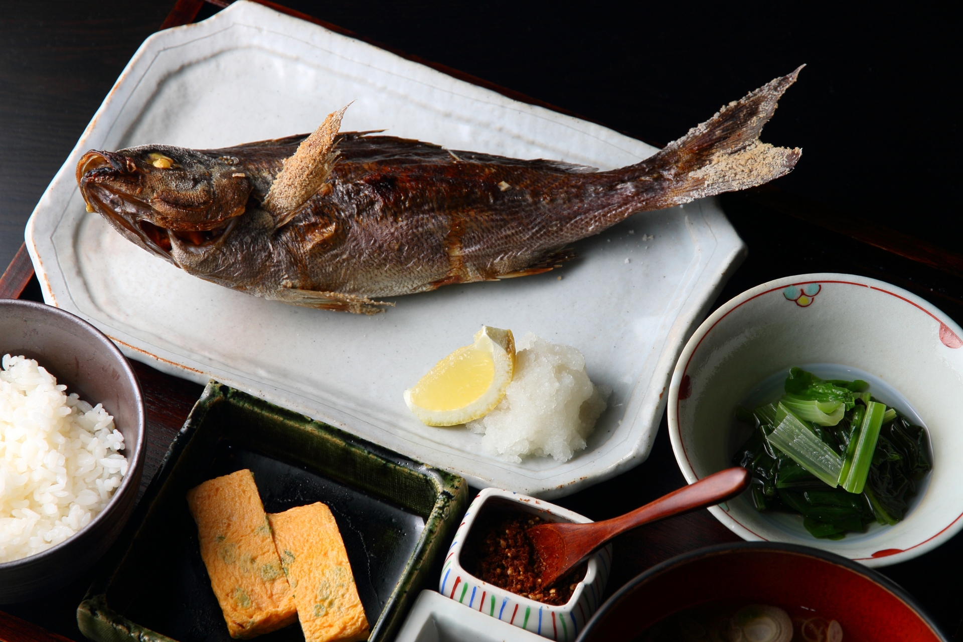 なぜ日本で魚を食べる量が減っているのか？背景と未来を考える