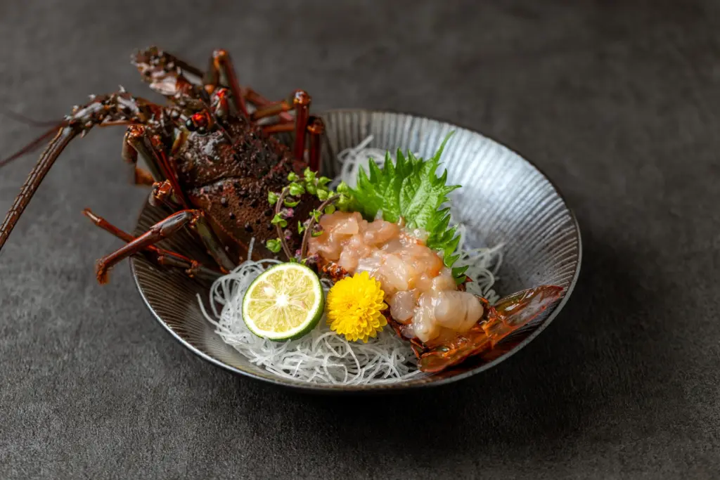 料理店▲刺身大皿▲58ｃｍ▲伊勢海老▲螺鈿▲すし店▲ 見た目は豪華、中身は繊細！イセエビ(伊勢海老)の魅力と家庭での楽しみ